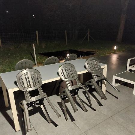 Le Reposoir Maison Spacieuse Avec Feu Au Bois Bertogne Esterno foto