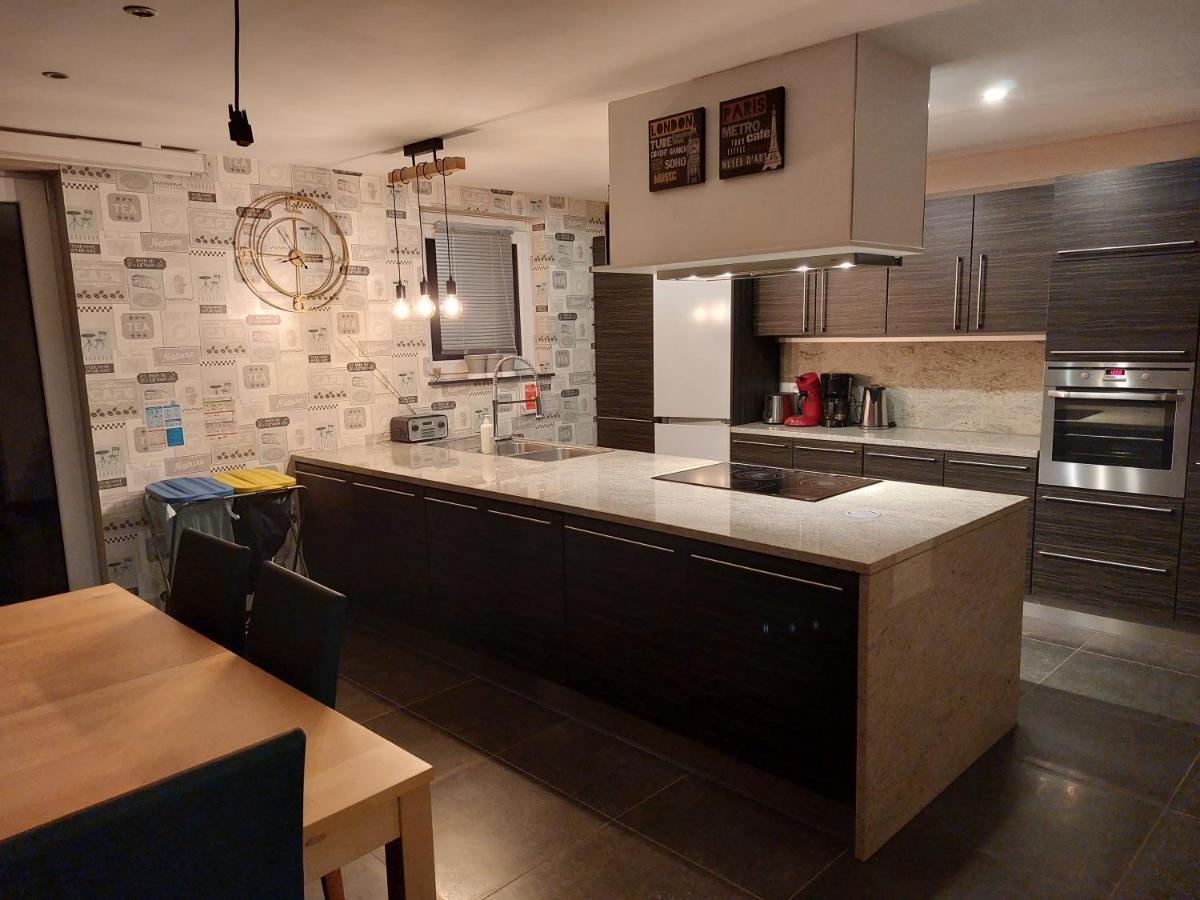 Le Reposoir Maison Spacieuse Avec Feu Au Bois Bertogne Esterno foto