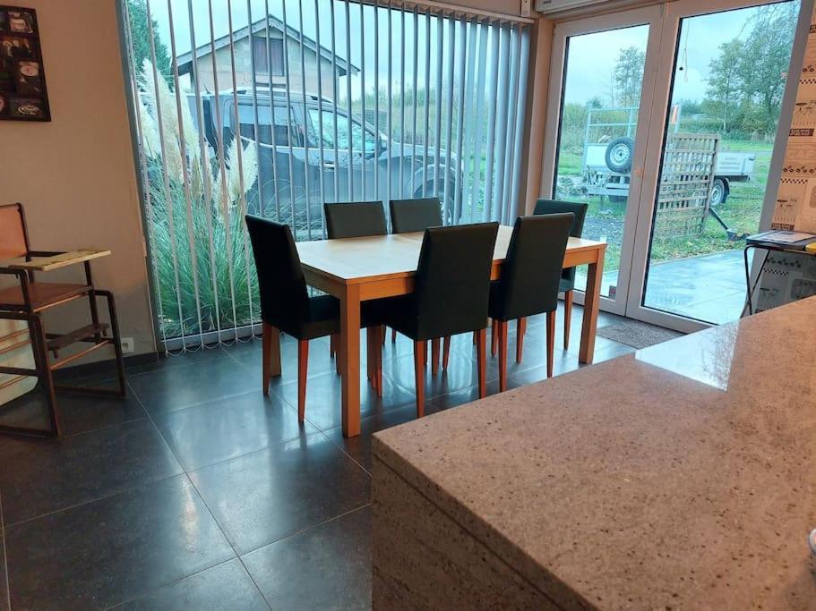 Le Reposoir Maison Spacieuse Avec Feu Au Bois Bertogne Esterno foto